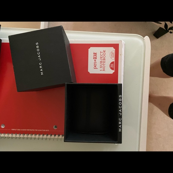 Marc Jacobs Women’s Watch - Picture 3 of 4